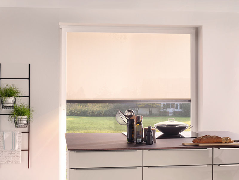 Da bei diesem System kein zusätzlicher Gurtwickler benötigt wird, hält sich die unauffällige Gurtbefestigung dezent im Hintergrund. Foto: © Warema