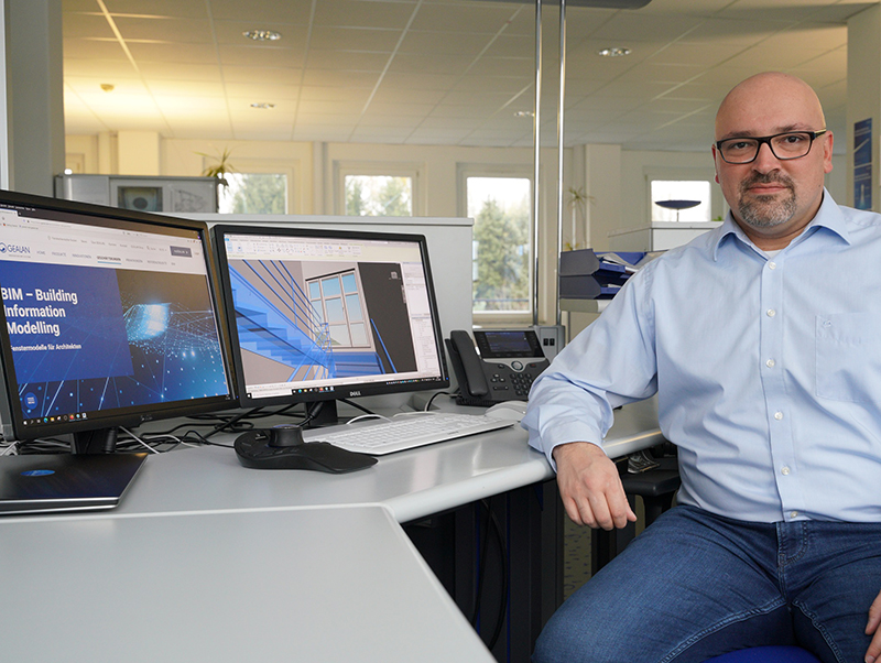 Özkan Arslan, Head of Building Information Modeling bei Gealan, war maßgeblich an der Entwicklung und Umsetzung der preisgekrönten BIM-Software beteiligt. Foto: © Gealan