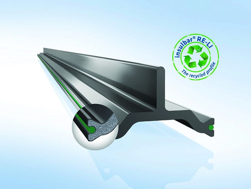 Mit insulbar RE-LI optimiert Ensinger den Isoliersteg in zweifacher Hinsicht: Er besteht aus 100 Prozent sortenreinem Recycling-Polyamid, das in einem speziellen Fertigungsverfahren geschäumt wird und so den Lambda-Wert deutlich verbessert. Foto: © Ensinger GmbH