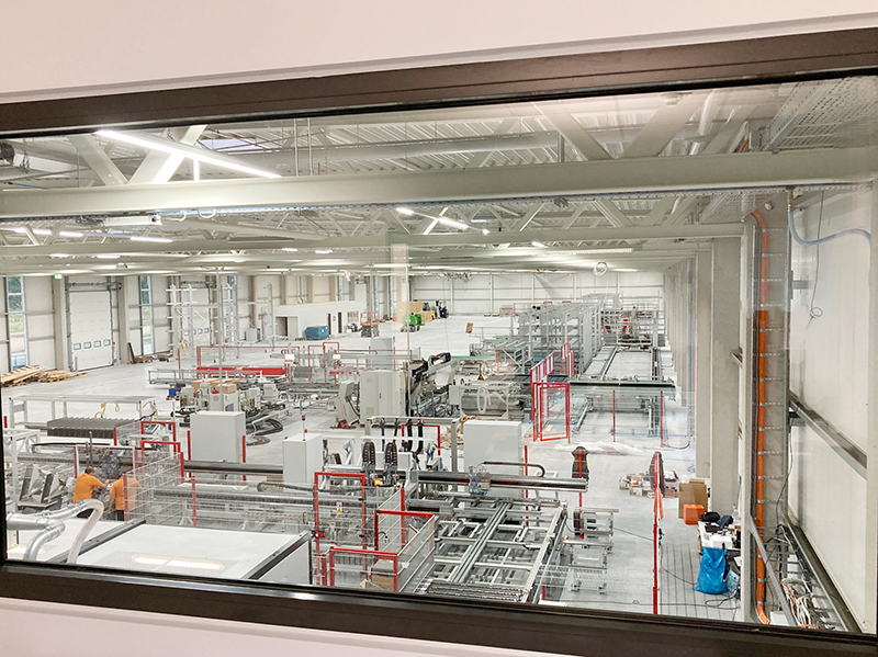 Auf einer Grundfläche von 16.165 Quadratmetern entstanden am neuen hilzinger Standort eine hochmoderne Fertigungsanlage sowie Büro-, Verkaufs- und Schulungsräume. Foto: © hilzinger