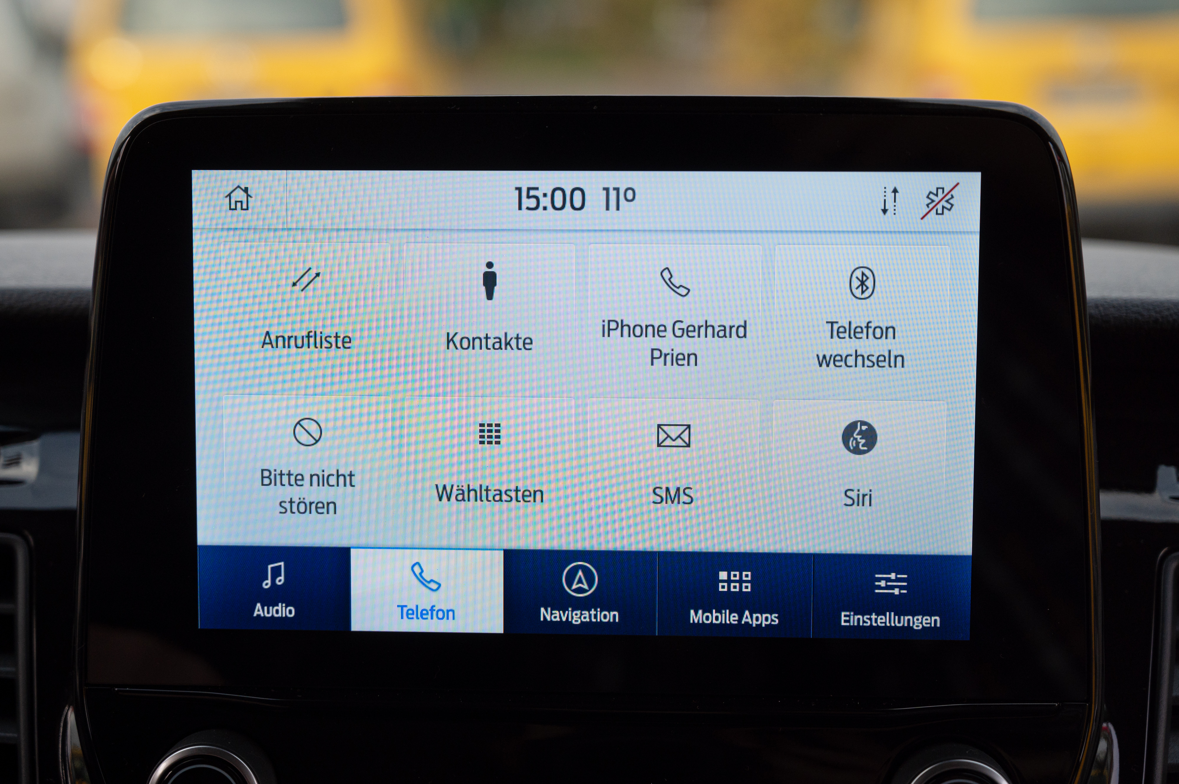 Alle wichtigen Funktionen - von Telefonaten oder Textnachrichten über Musikwiedergabe bis hin zum Navigationssystem - können per acht Zoll Touchscreen-Display oder einfach mit Sprachbefehlen gesteuert werden. Foto: © Martin Bärtges