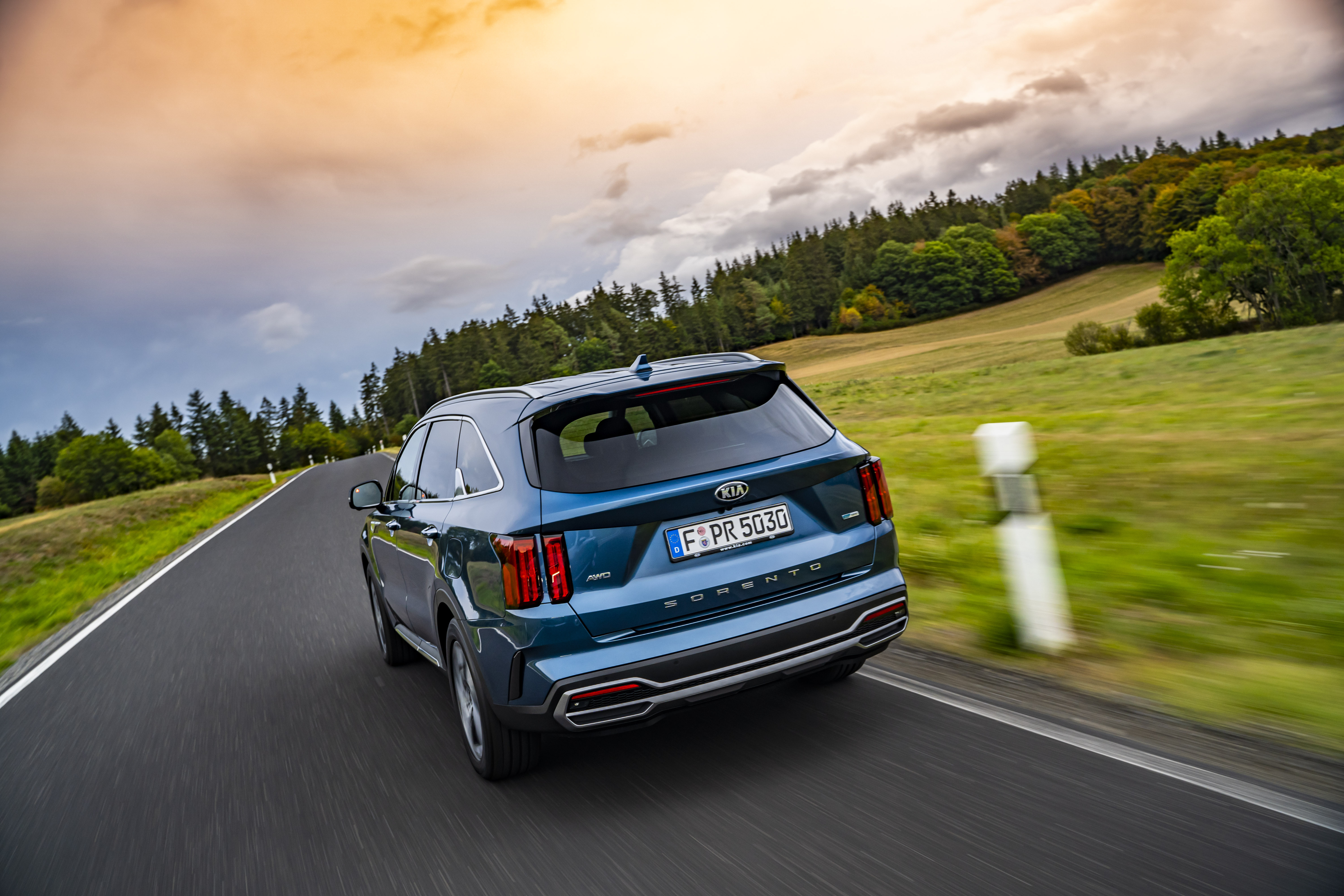 Der Kia navigiert per Internet bis ans gewünschte Ziel, notfalls auch zu Fuß. Foto: © Kia