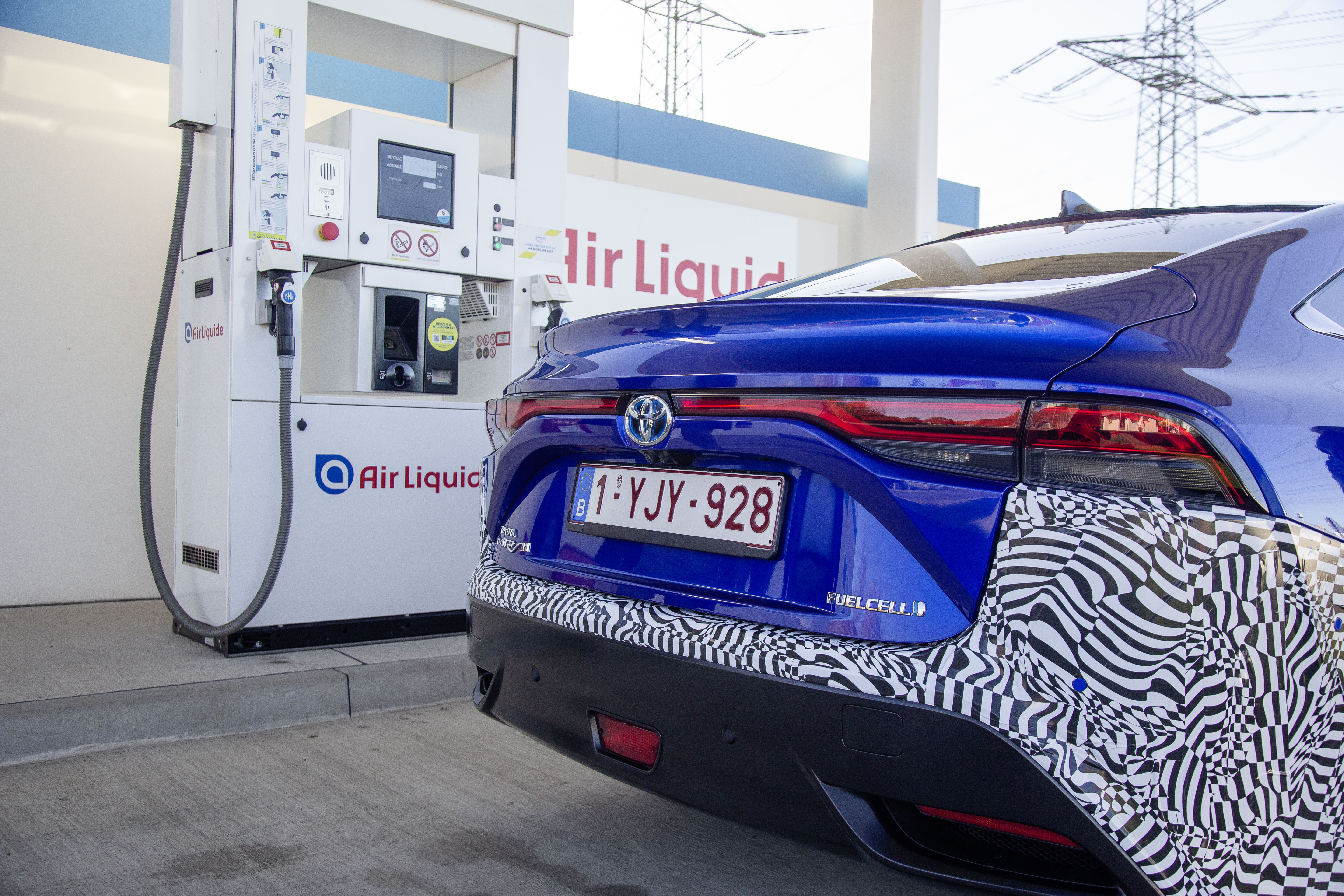Das Betanken mit Wasserstoff dauert genauso lange wie bei einem PKW mit Verbrennungsmotor. Foto: © Toyota 