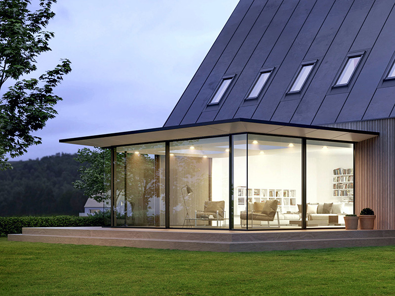 In der Designvariante Dachüberstand mit schräger Kante bietet die Lösung eine besonders schmale Ansichtsbreite. Foto: © Solarlux GmbH