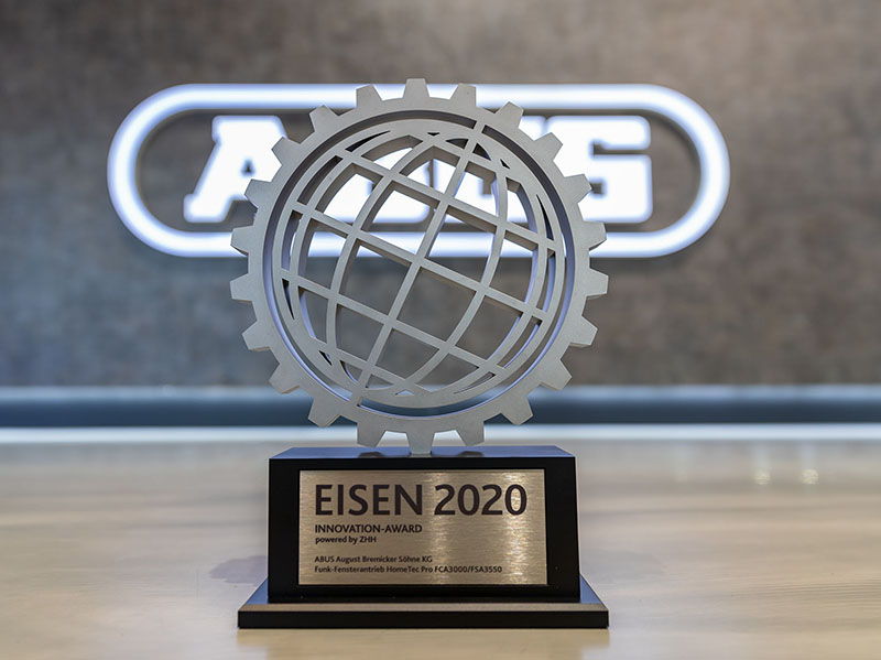 Die Auszeichnung wurde durch die Koelnmesse in Kooperation mit dem Zentralverband Hartwarenhandel e.V. verliehen. Foto: © Abus