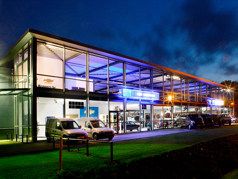 Spiel mit Licht und Raumgefühl: Moderne Gebäude werden häufig besonders offen und großzügig geplant. Hier bieten Aluminium-Fassadensysteme von German Windows die nötige Gestaltungsfreiheit. Foto: © GM German Windows, Südlohn-Oeding