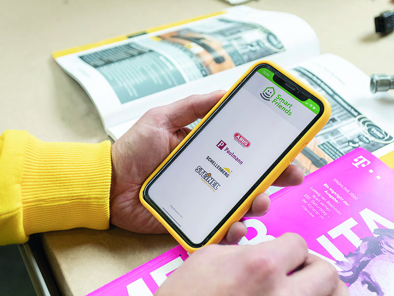 Gerade im Smart Home-Bereich besteht für Handwerker als Fachpartner die Möglichkeit zu profitieren. Foto: © Schellenberg Professional
