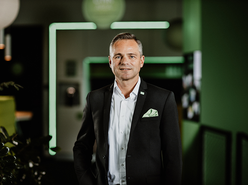 Rüdiger Keinberger, Vorsitzender der Geschäftsführung von Loxone: Den Kunden von PowerView bietet die Einbindung in die Loxone Lösung einen umfassenden Mehrwert in Sachen Komfort, Sicherheit und Energieeinsparung. Foto: © Loxone