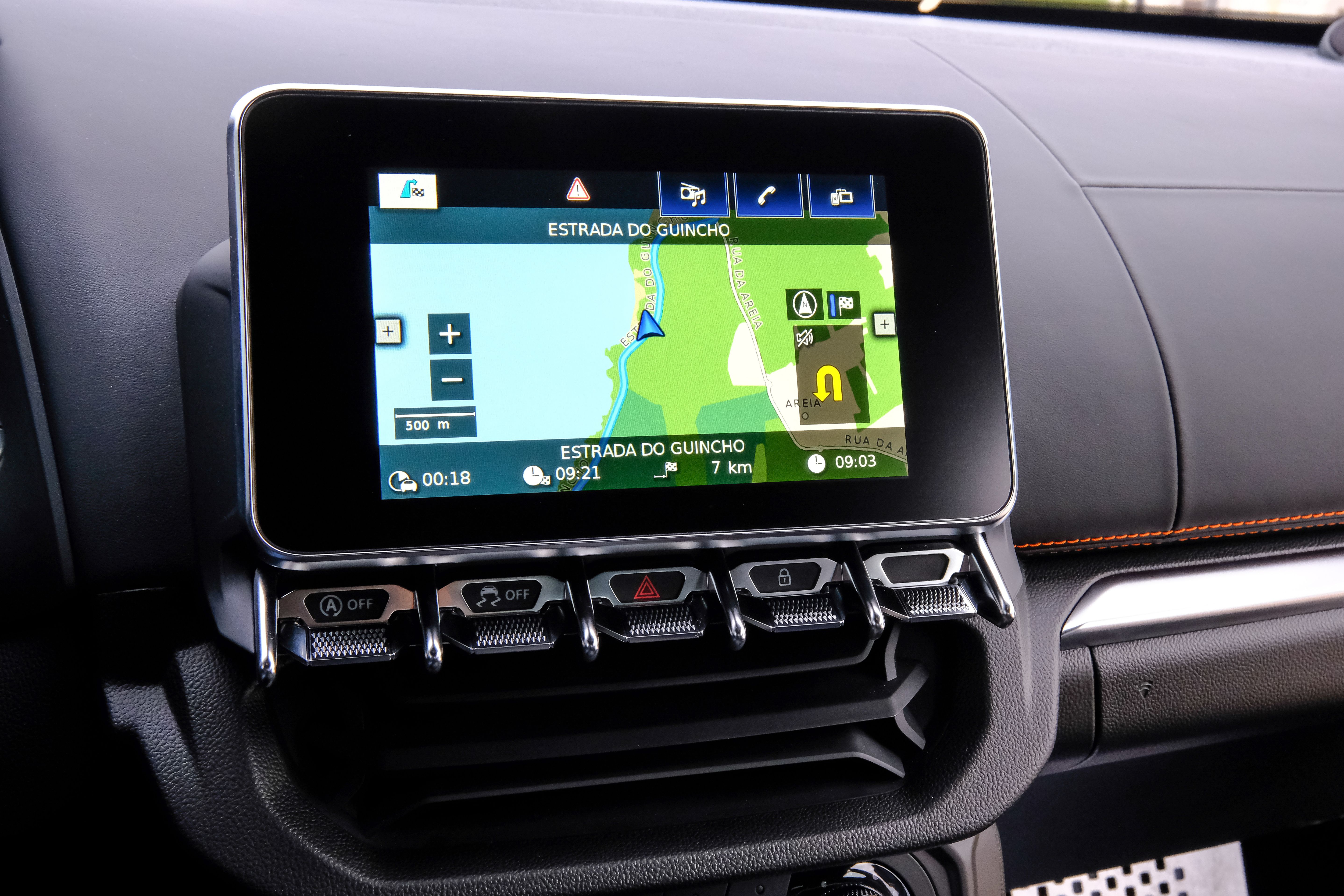 Über den Touchscreen-Monitor lassen sich auch Daten zum Ladedruck oder den G-Kräften abrufen. Foto: © Renault