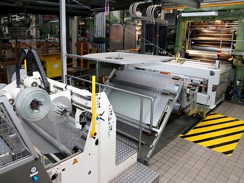 2023 wird die neue Folienanlage am Standort Weißbach in Betrieb gehen. Dadurch steht dann mehr Kapazität für die Folienherstellung zur Verfügung. Foto: © Continental