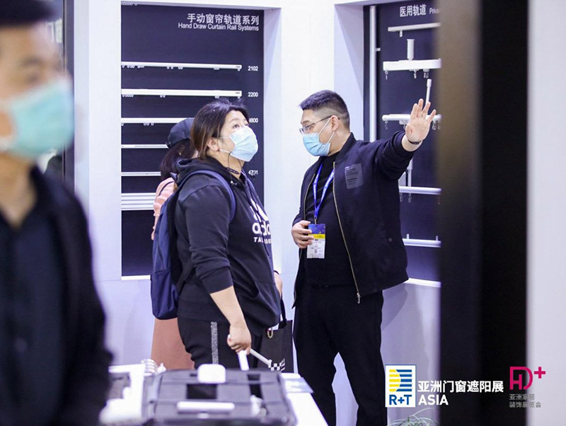 Mit ihrer ersten physischen Ausgabe nach der Pandemie zeigte die R+T Asia einen eindrucksvollen Messeneustart für die Sonnenschutz- und Tür-/Torindustrie in Asien. Foto: © Messe Stuttgart