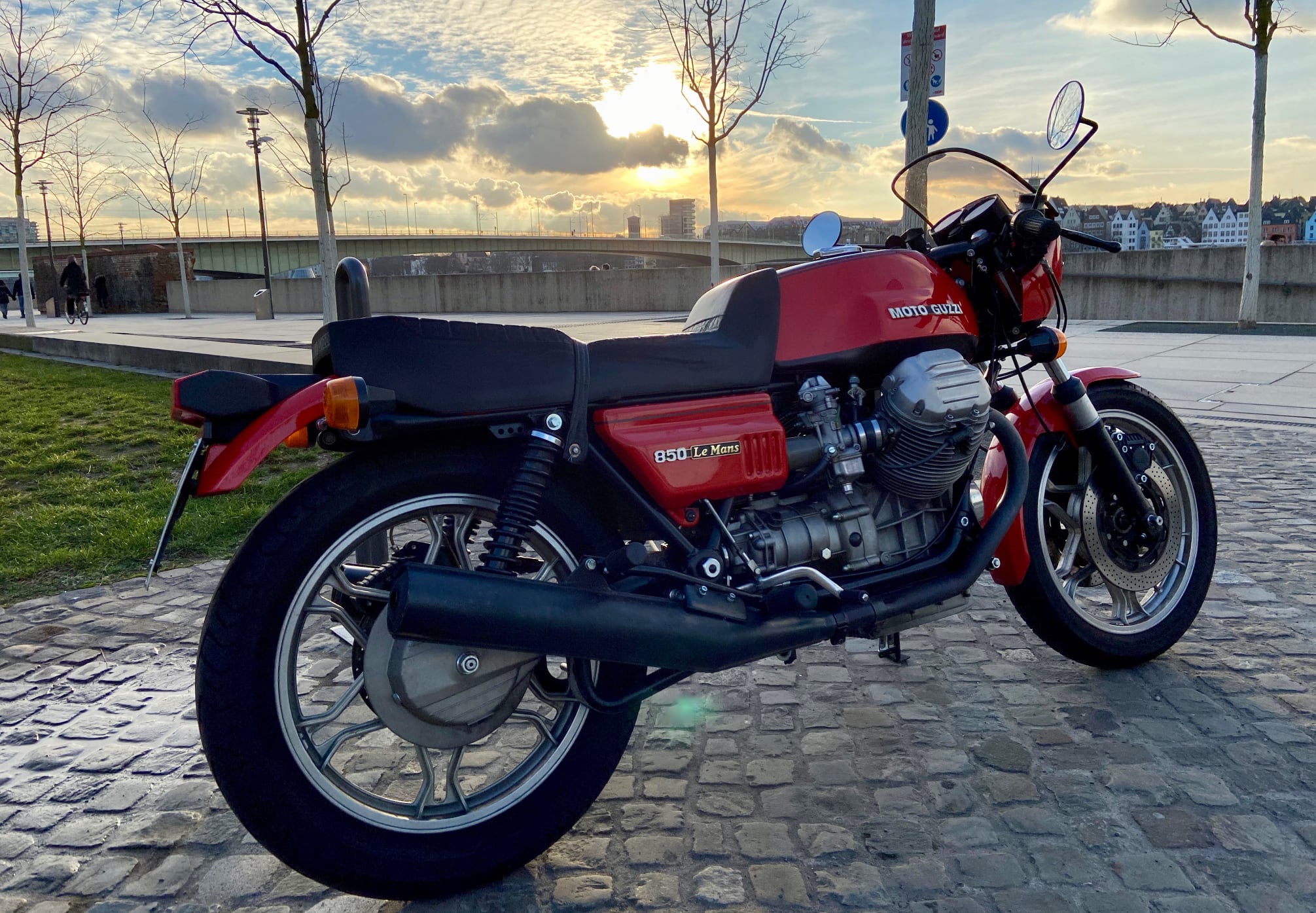 Ein legendärer Klassiker und einer der ersten Supersportler: Moto Guzzi Le Mans 850. Foto: © Jürgen Ulbrich