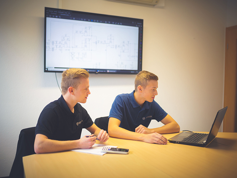 Eine optimale Ausbildungssituation hilft bei der Ansprache guter Lehrlinge. Foto: © Becker-Antriebe