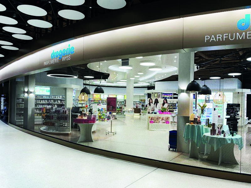 Mit der extrem hohen Formflexibilität des Metallringgeflechts lässt sich eine hochindividuelle, in nahezu jeder Form umsetzbare Shopplanung durchführen. Foto: © ProMesh