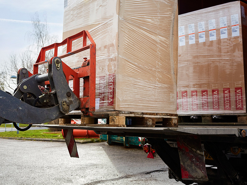 Der angespannten Liefersituation begegnet Velux aktuell mit einer möglichst fairen Verteilung der Produkt-Kontingente an alle Fachhändler. Foto: © Velux