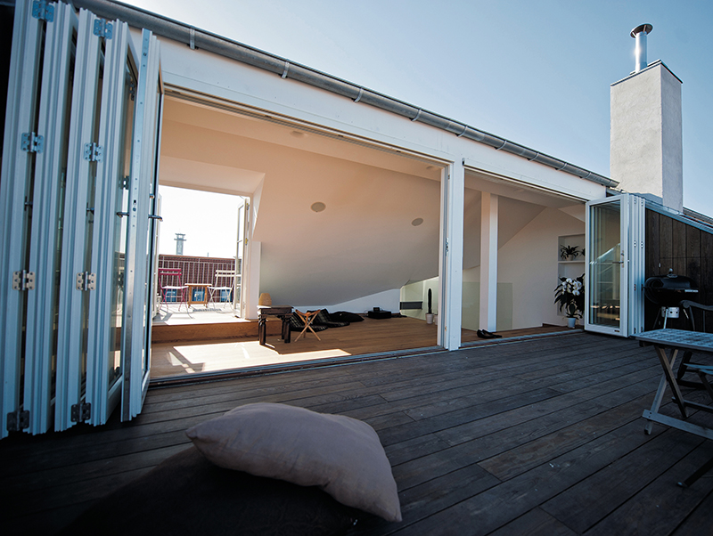 Die ausgeklügelten Konstruktionen bestehen aus mehreren Flügeln und ermöglichen die Öffnung auf bis zu sechs Metern Breite. Foto: © Lacuna / Frovin 