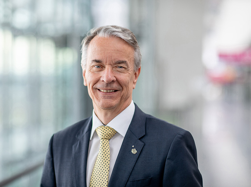 Roland Bleinroth: Wir haben uns entschlossen, im Interesse aller Beteiligten andere Alternativen ins Auge zu fassen. Foto: © Messe Stuttgart