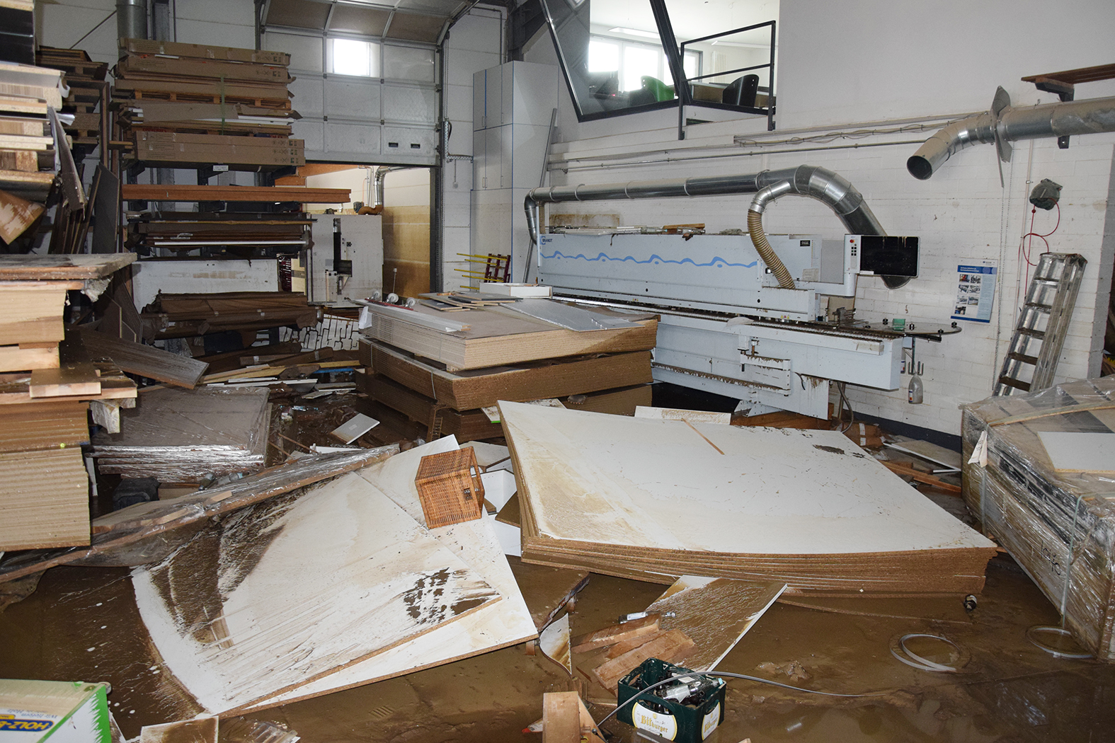 Schwer betroffen vom Hochwasser ist auch die Tischlerei Rönnefarth in Dernau. Foto: © Handwerkskammer Koblenz