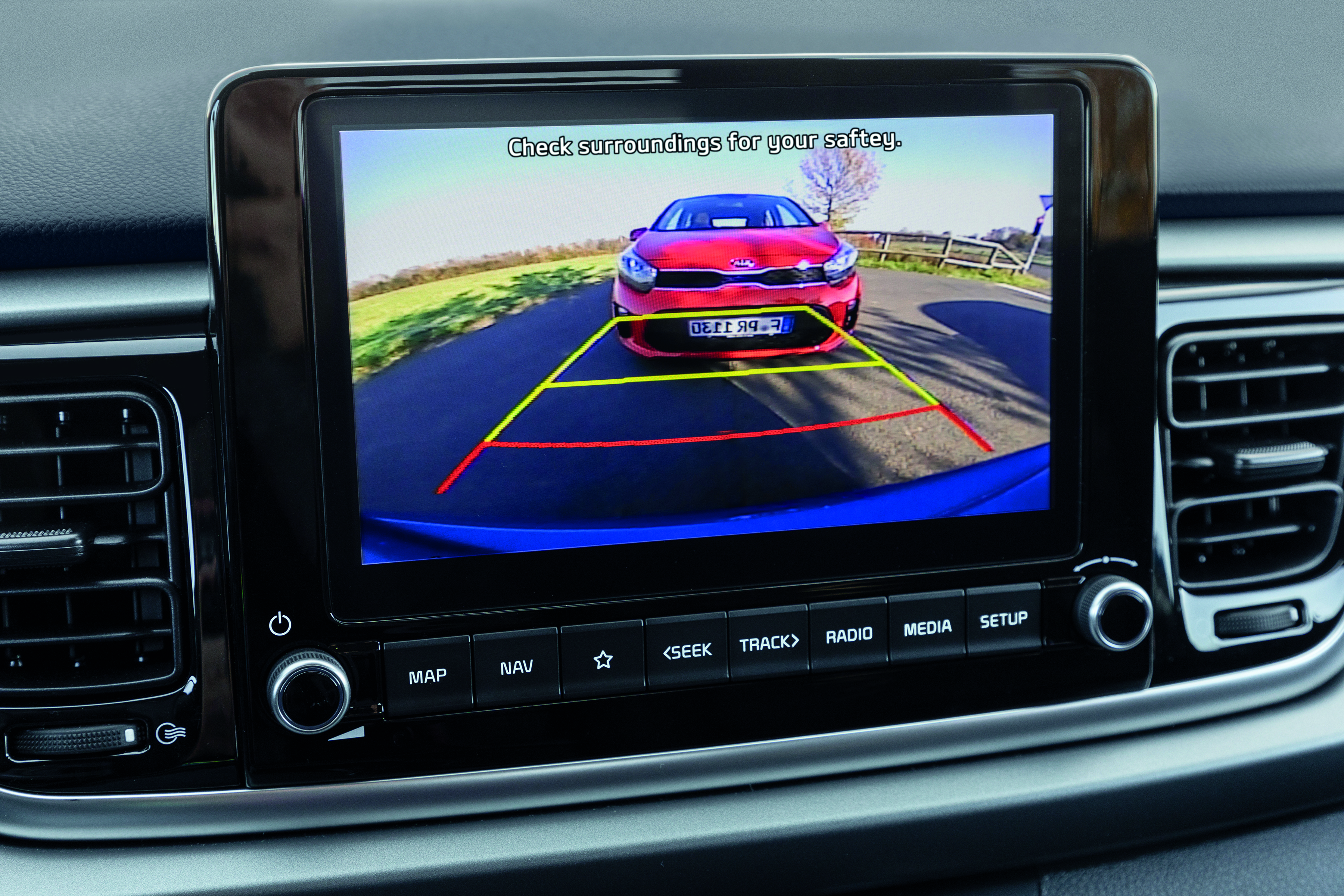 Das neue Multimedia verfügt über ein Rückfahrkamera. Foto: © Kia