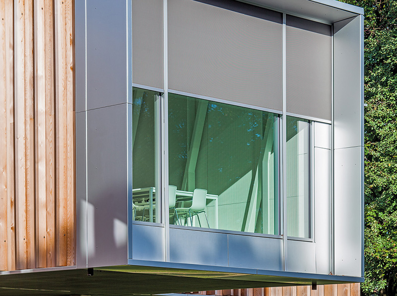 Zip-Screens überzeugen vor allem durch eine vielfältige Auswahl an Stoffen und Farben. Foto: © Flexalum