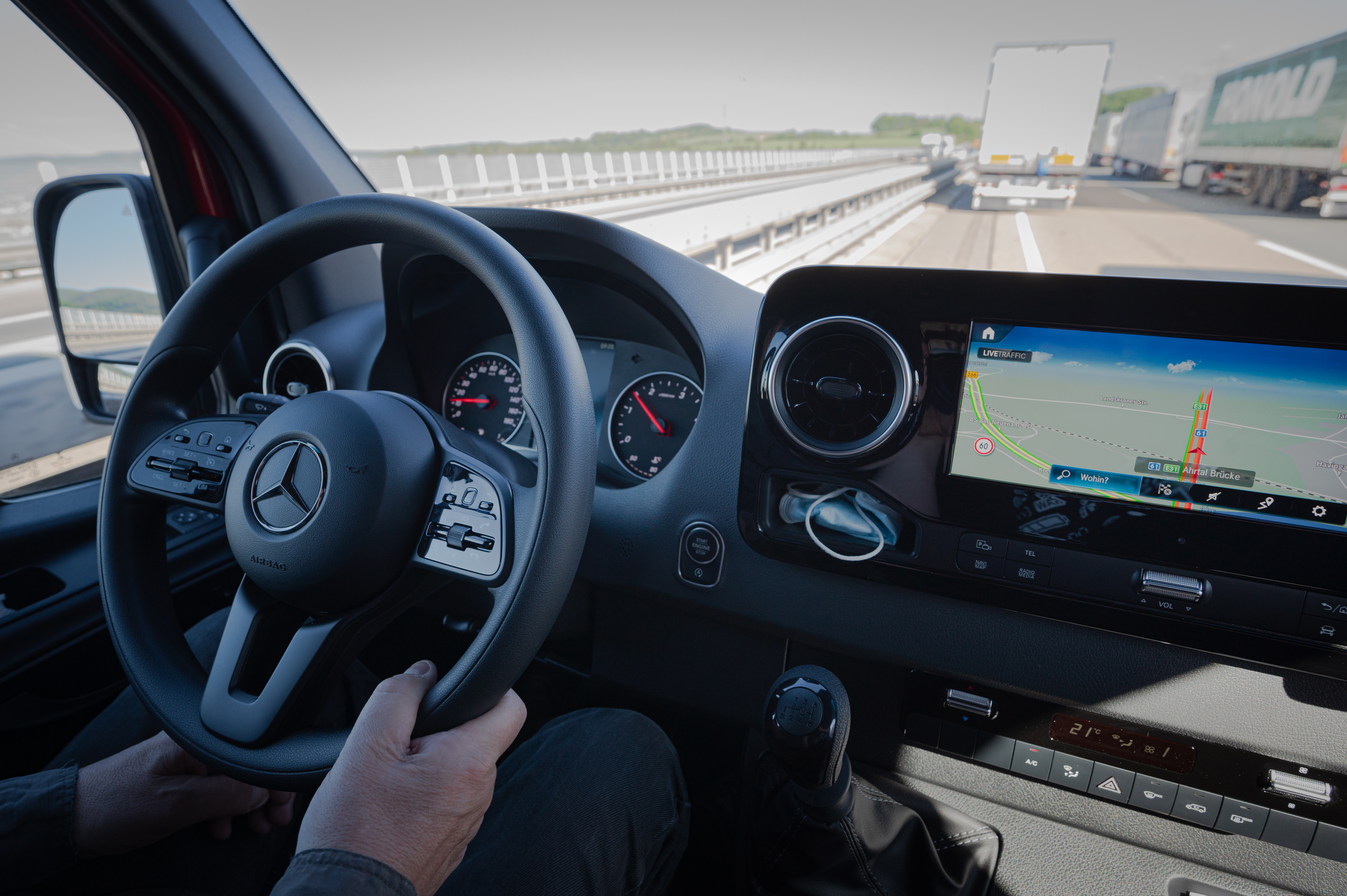 Der Mecedes-Benz Sprinter 315 CDI Kastenwagen Standard, hier mit der Multimediaeinheit MBUX. Foto: © Martin Bärtges