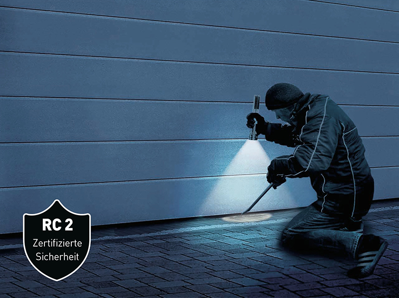 Beim RC2-Standard muss ein Tor einem Einbruchsversuch von insgesamt drei Minuten mit Werkzeugen wie Schraubendreher, Zange und Keilen standhalten. Foto: © Teckentrup