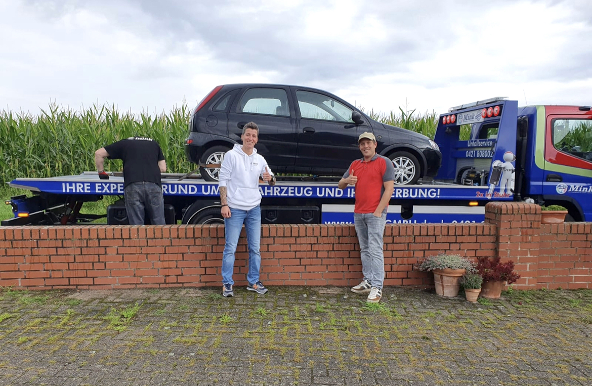 Ein Auto wird für die Weitergabe gespendet. Foto: © Kfz Rockstars