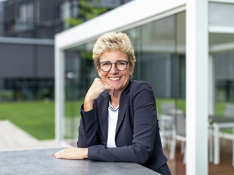 Die Pandemie hat auch uns vor enorme Herausforderungen gestellt, doch wir haben die zur Verfügung stehenden Optionen bestmöglich, flexibel und auf kreative Weise genutzt, so Angelique Renkhoff-Mücke. Foto: © Warema