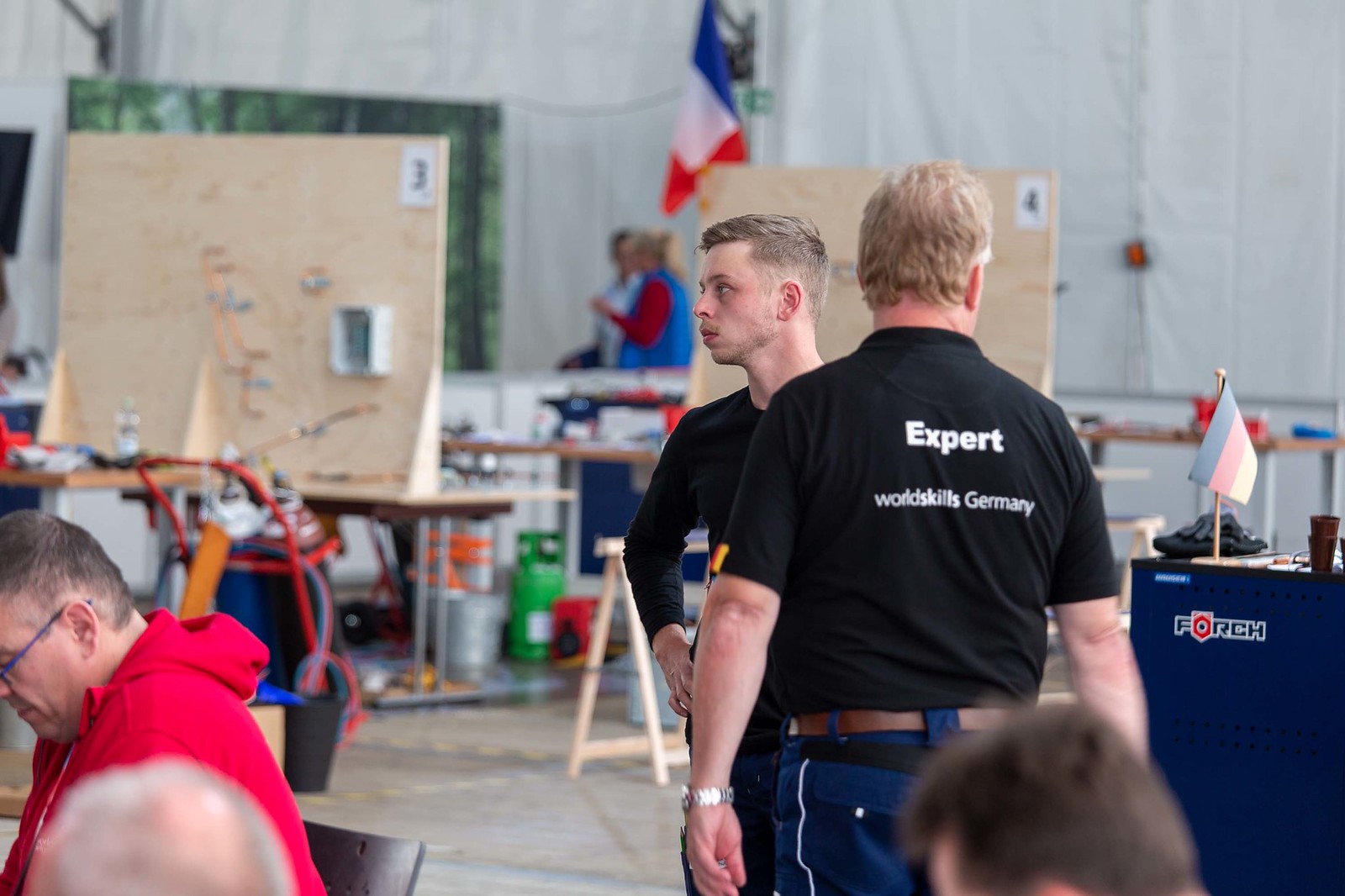 Bundestrainer Karsten Beermann (r.) und Kälte- und Klimatechniker Lukas Brenne Foto: © WorldSkills Germany/Frank Erpinar