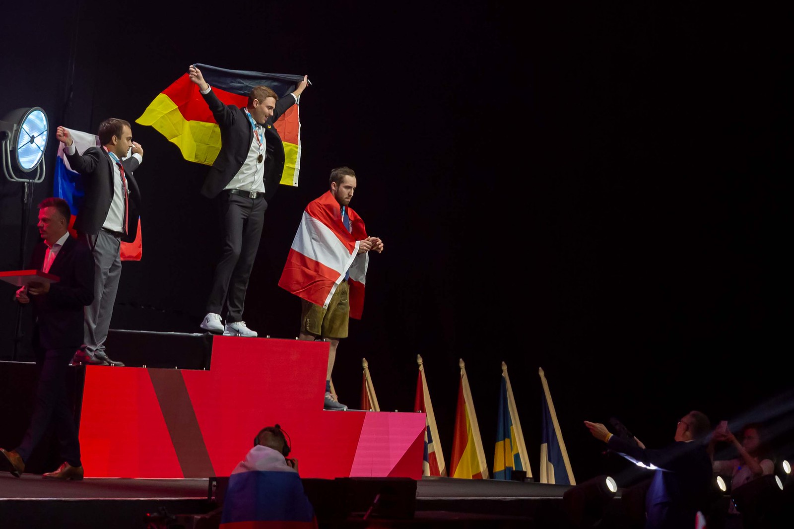 Ganz oben auf dem Treppchen bei den EuroSkills 2021: Fliesenleger Yannic Schlachter Foto: © WorldSkills Germany/Frank Erpinar