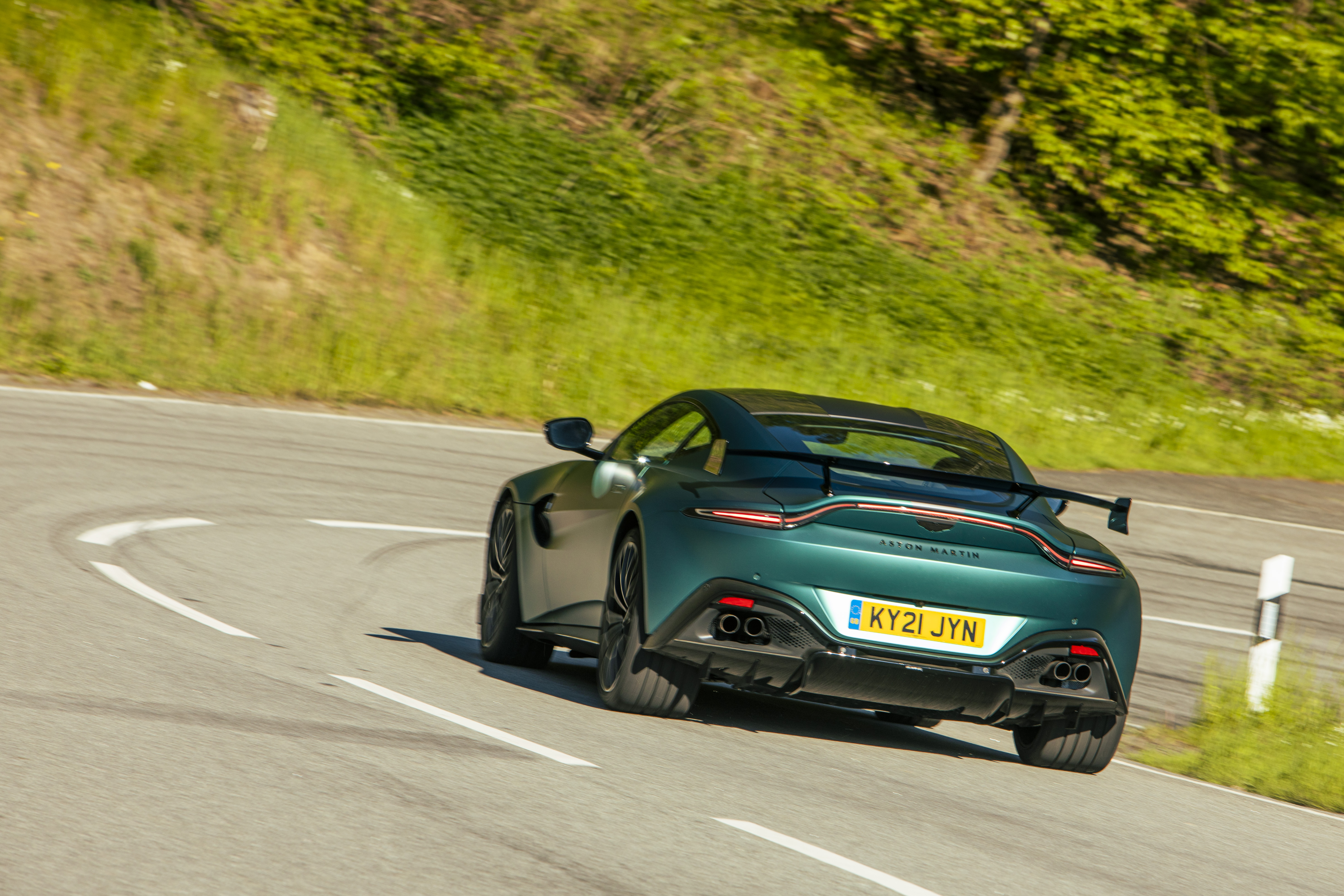 Der britische Sportler wird von einem V8-Turbo mit 535 PS befeuert. Foto: © Aston Martin