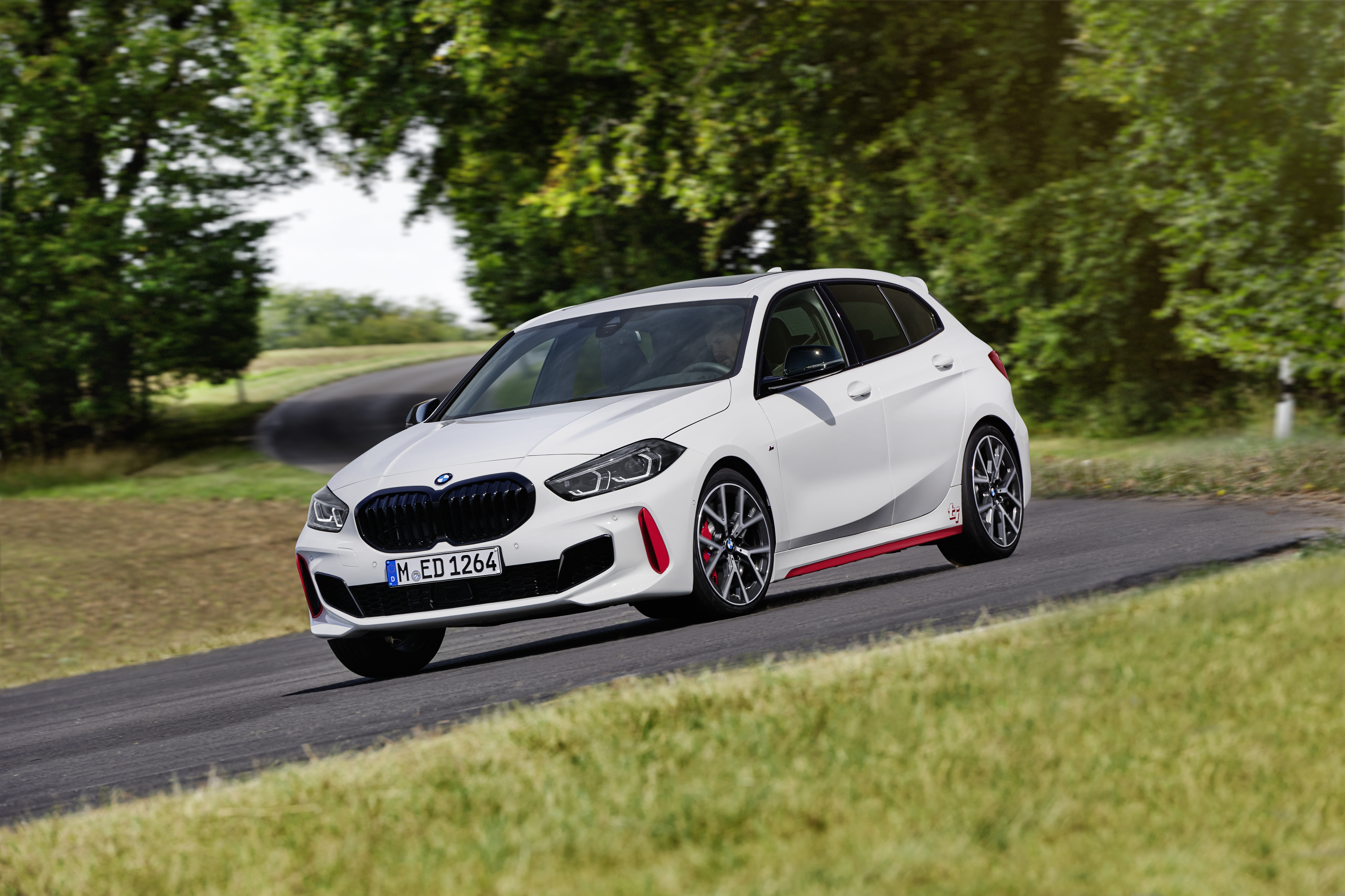 Der Zweiliter-Turbo im BMW 128ti entfacht viel Kraft Foto: © BMW