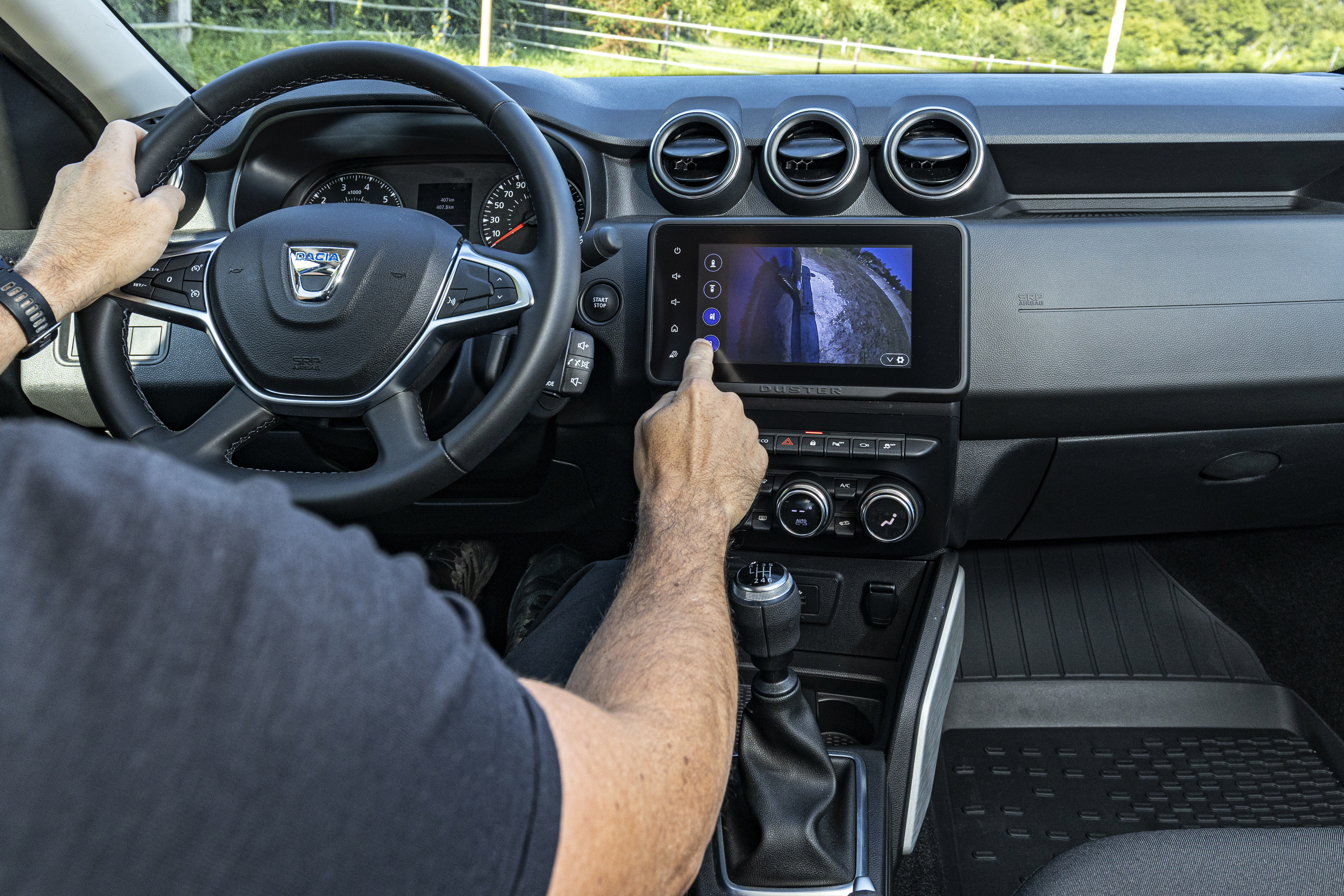 Vor allem beim Multimediasystem hat sich einiges getan. Foto: © Dacia