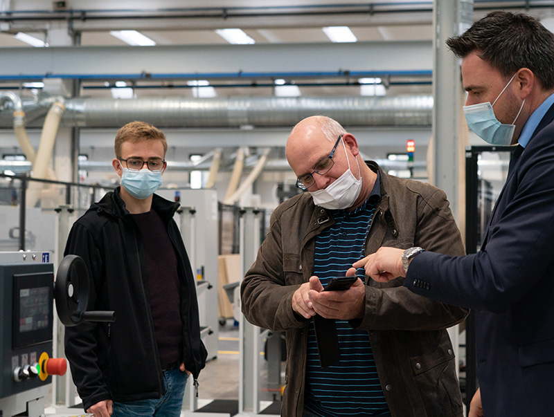 Sowohl vor Ort als auch online stehen die Berater von Biesse, Intermac und Diamut interessierten Kunden mit Rat und Tat zur Seite. Foto: © Biesse