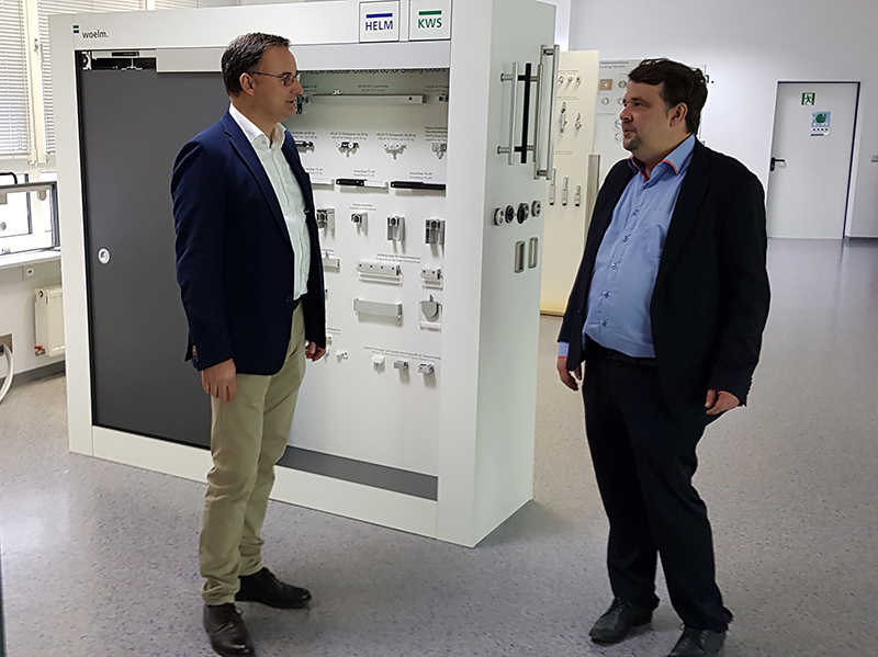 Dennis Radtke (rechts) zu Besuch bei Karl Kristian Woelm, geschäftsführender Gesellschafter der Woelm GmbH, in Heiligenhaus. Foto: © FVSB