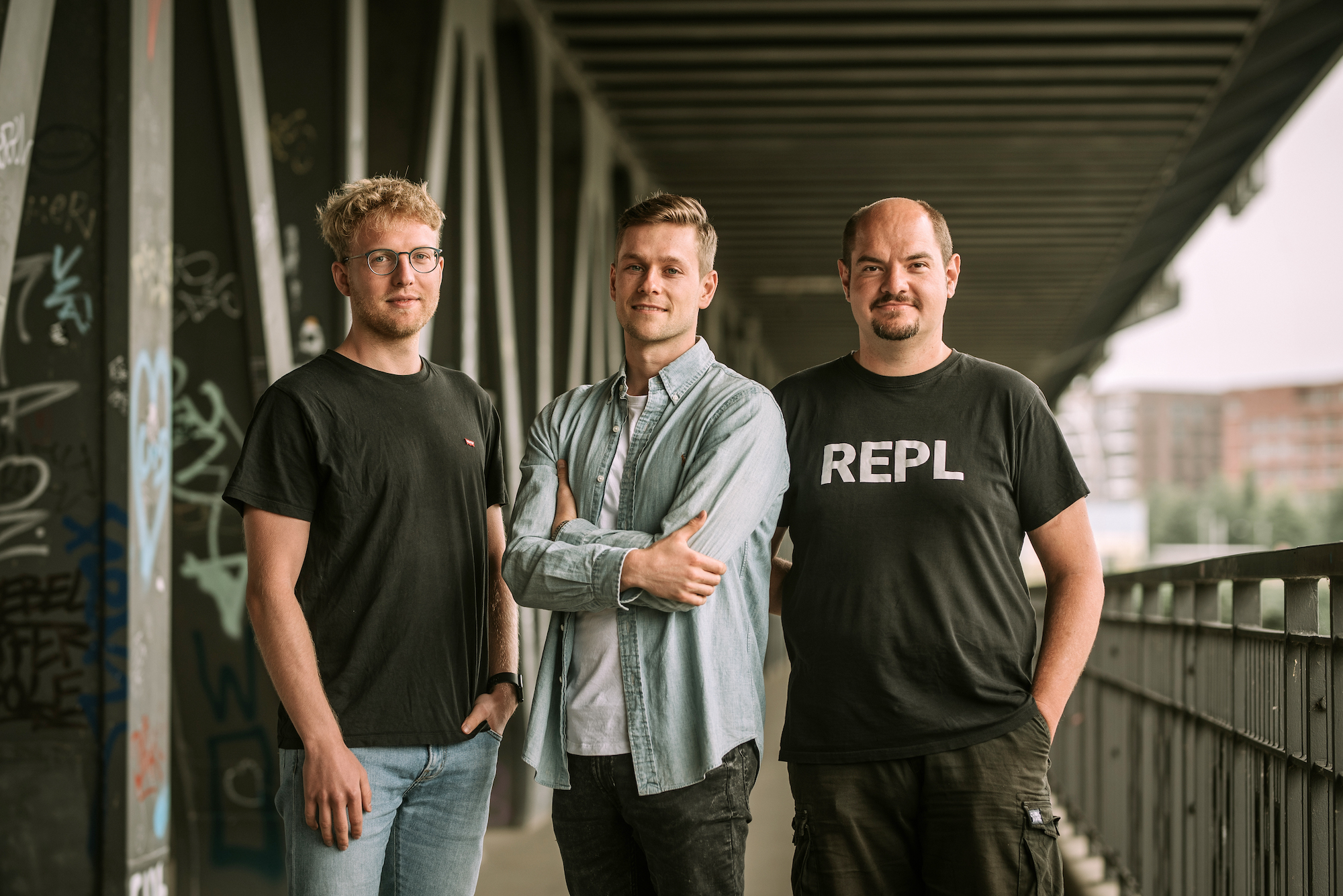 Alexander Noll (l.), Julian Wiedenhaus (M.) und Richard Keil haben Plancraft gegründet. Foto: © Plancraft GmbH