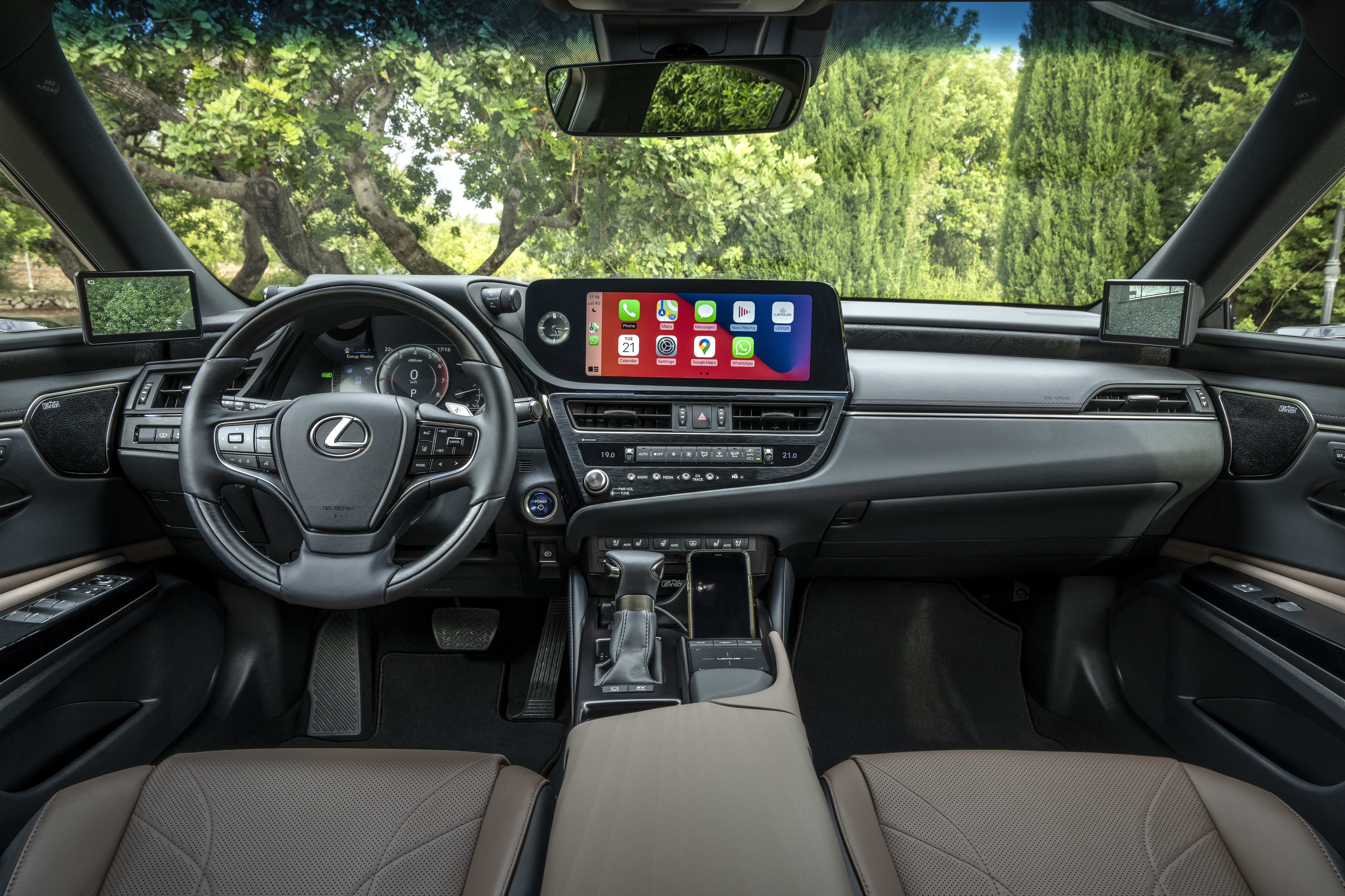 Ein neuer Touchscreen wertet den Innenraum im Lexus auf. Foto: © Lexus