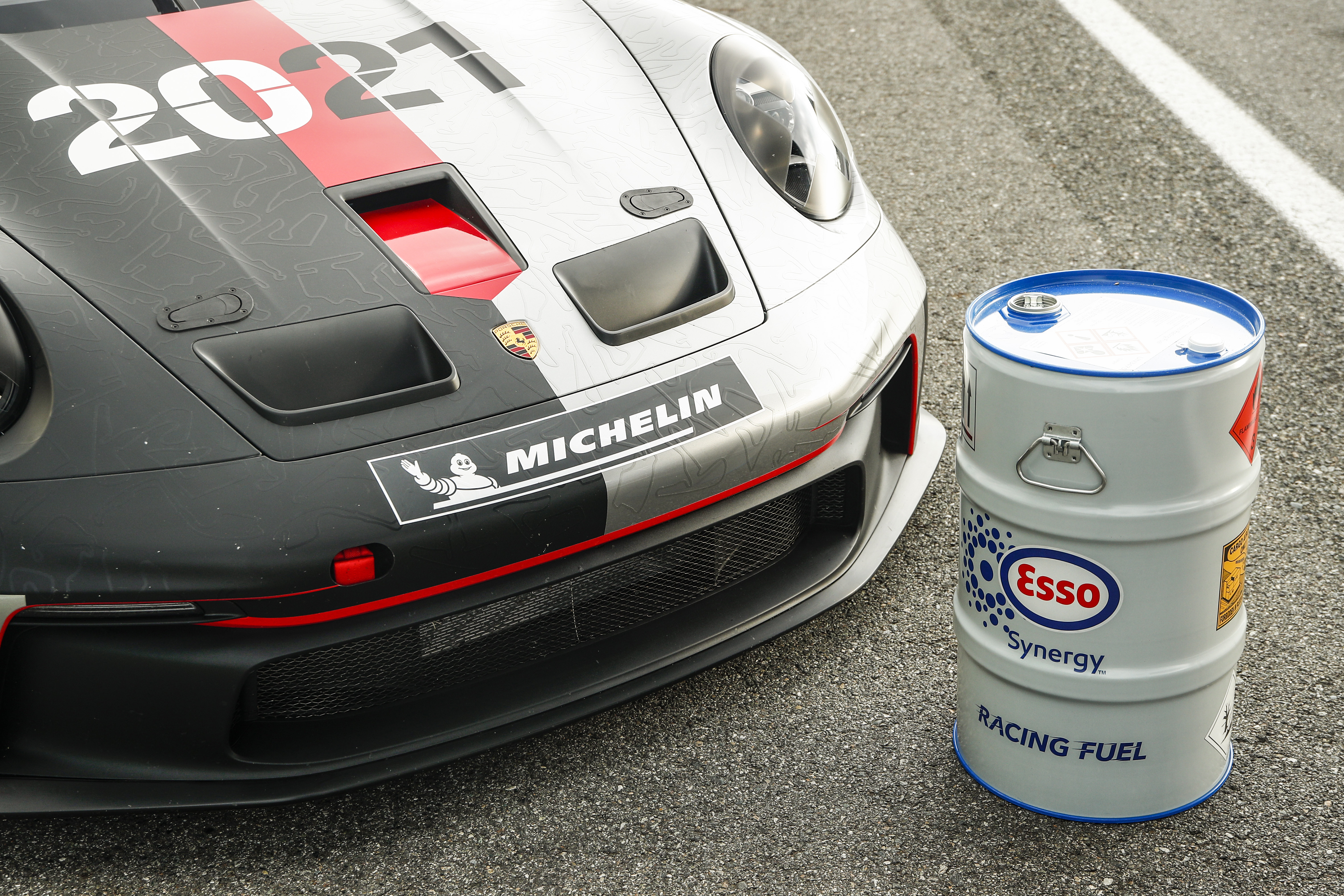 Bevor der synthetische Kraftstoff in Serie geht, testet ihn Porsche im Motorsport. Foto: © Porsche