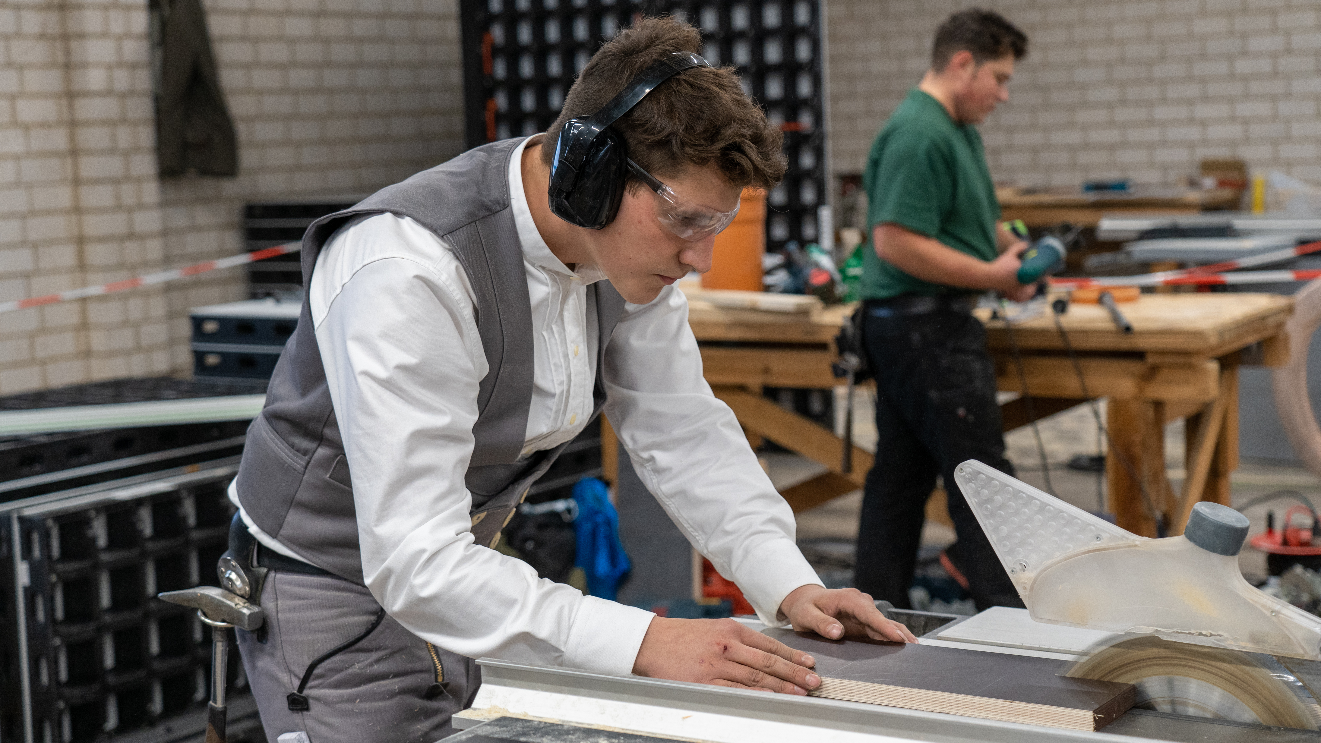 Ole Juchem aus Niedersachsen ist Deutschlands bester Beton- und Stahlbetonbauer 2021. Beim Bundesleistungswettbewerb der Bauberufe in Erfurt wurde er erster Bundessieger. Foto: © ZDB/Petra Reidel