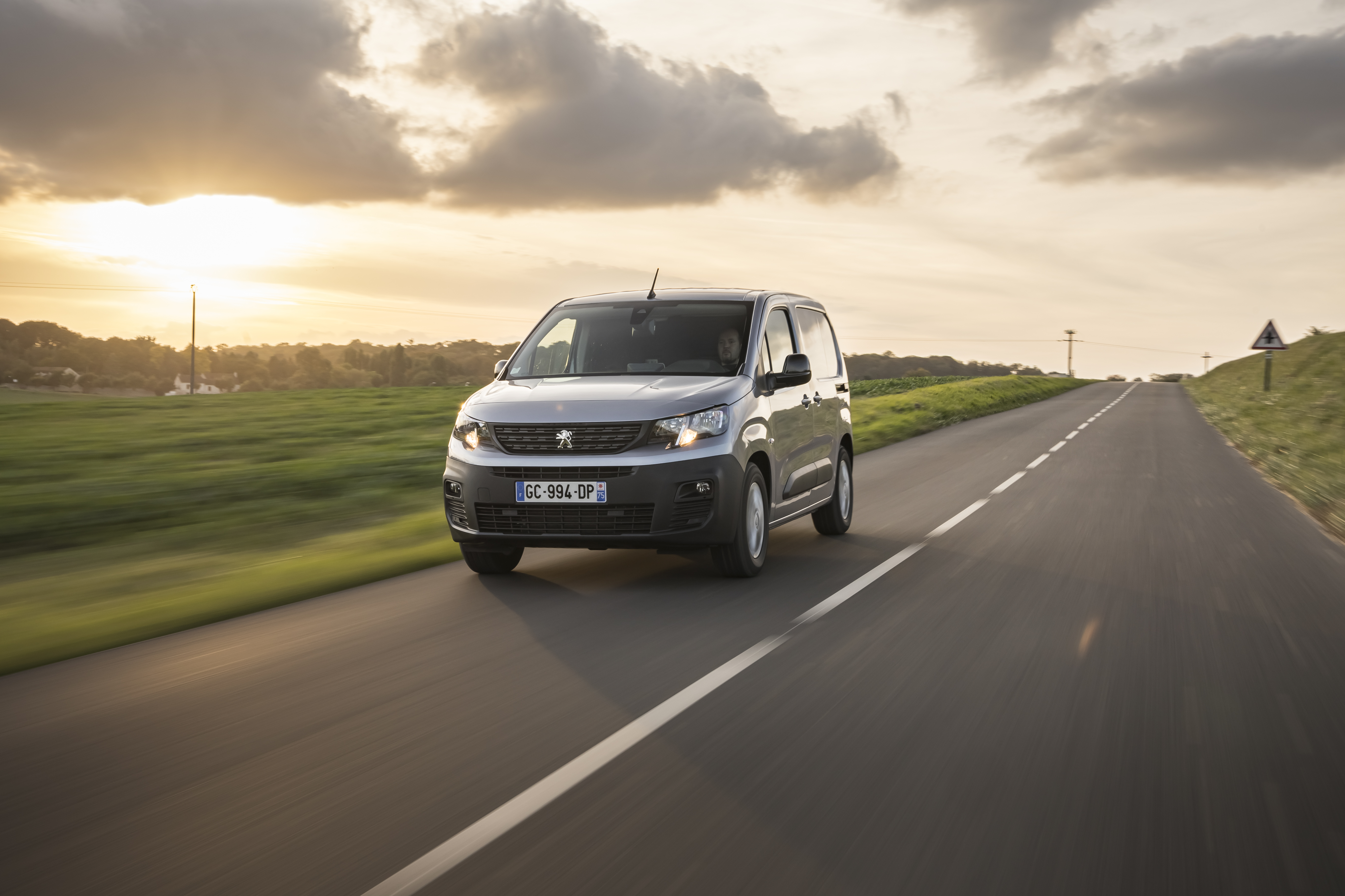 Mit dem optionalen i-Cockpit hebt sich der Peugeot e-Partner im Innenraum von den Schwestermodellen ab. Foto: © Peugeot