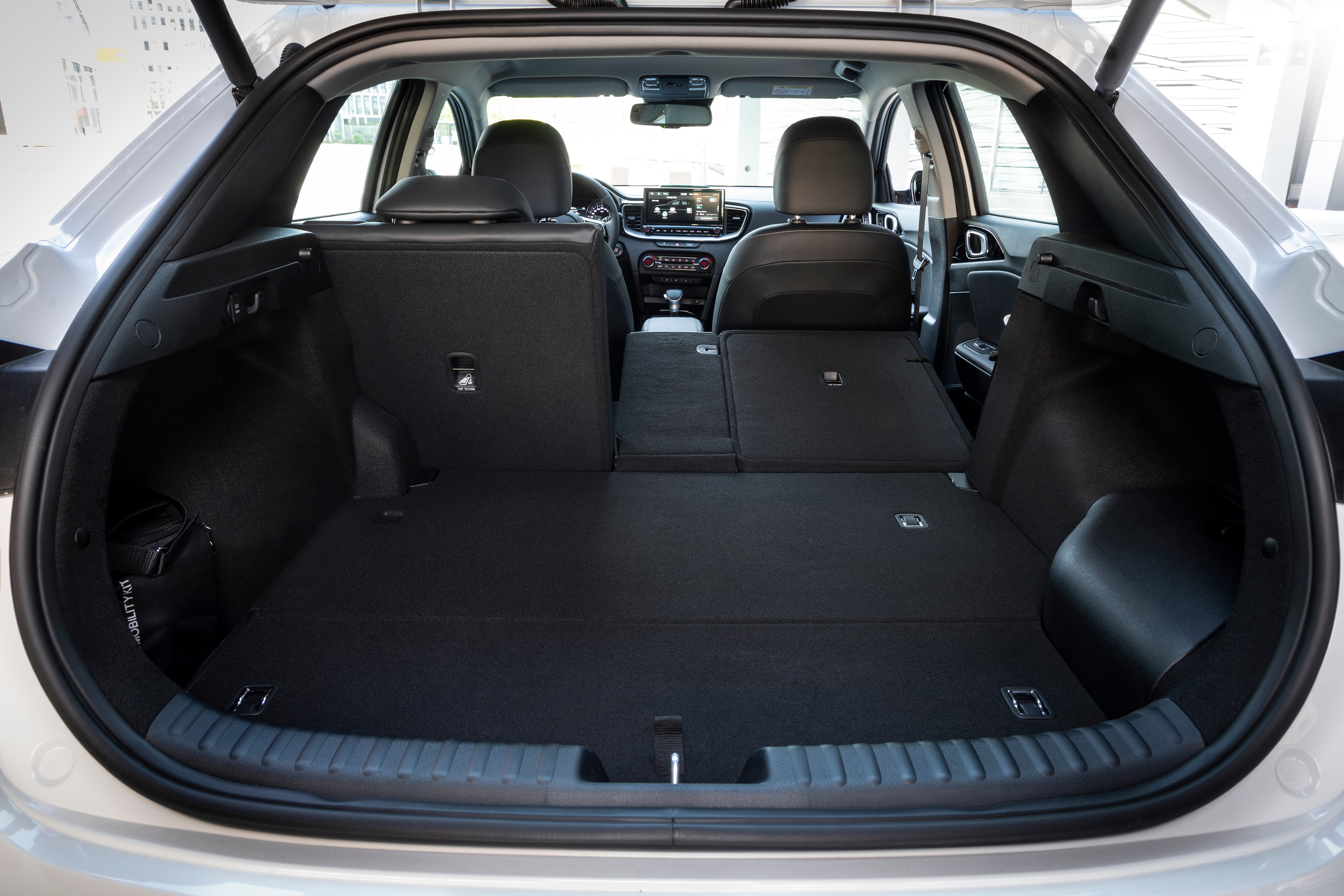 Der Kofferraum reicht für die meisten Transportaufgaben aus. Foto: © Kia