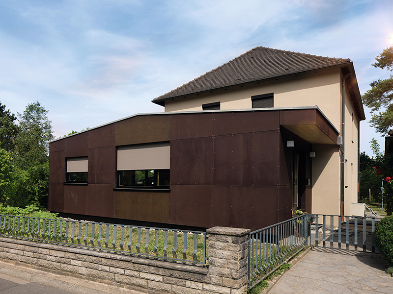 Auch Fenster-Markisen erfüllen die Anforderungen der Steuerlichen bzw. BEG Förderung. Foto: © Warema