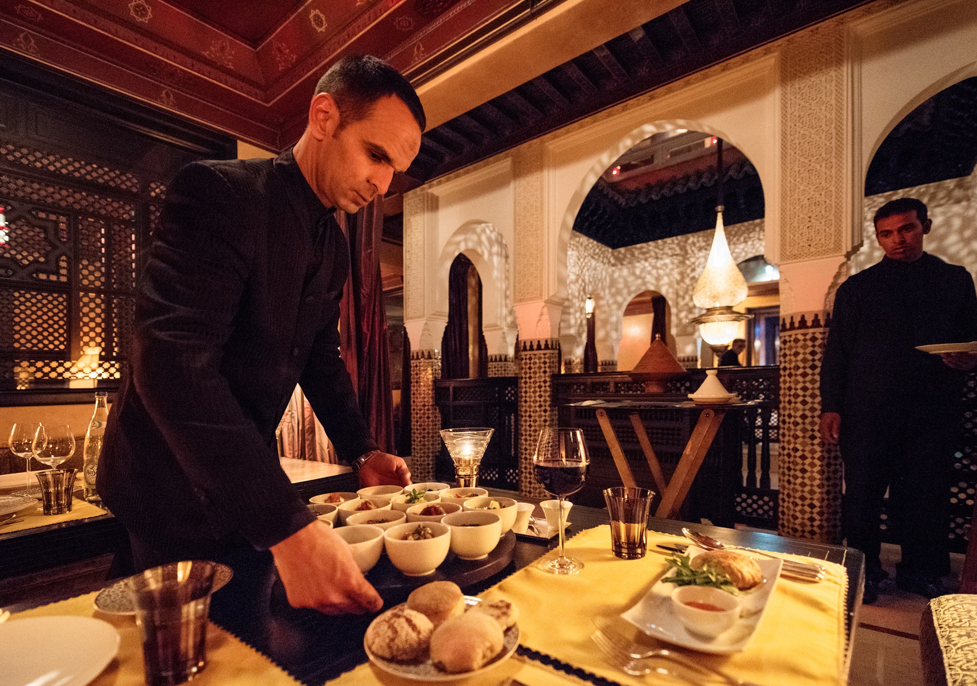 Muslimisch geprägt, gibt es in Marokko keine klassische Silvesterfeier. Dennoch kommen die Menschen am 31. Dezember gerne zusammen, um mit Freunden und Familie ein ausgiebiges Essen zu genießen. Foto: © La Mamounia