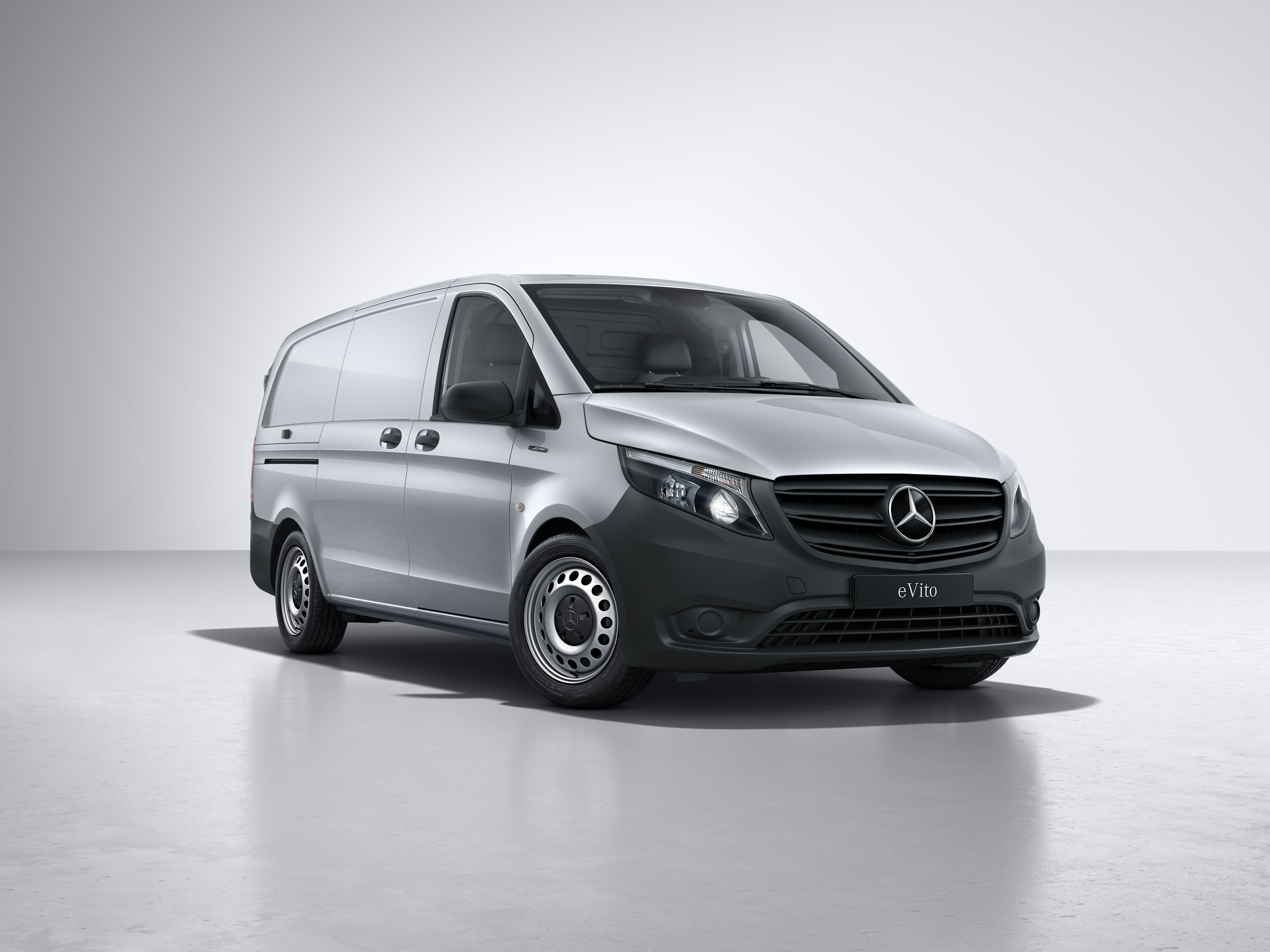 Kommt in fast alle Parkhäuser und Tiefgaragen: der eVito. Foto: © Mercedes-Benz