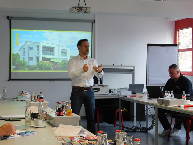 Roland Ilicic ist der Fachmann für Antriebs- und Steuerungslösungen. Foto: © RTS Magazin