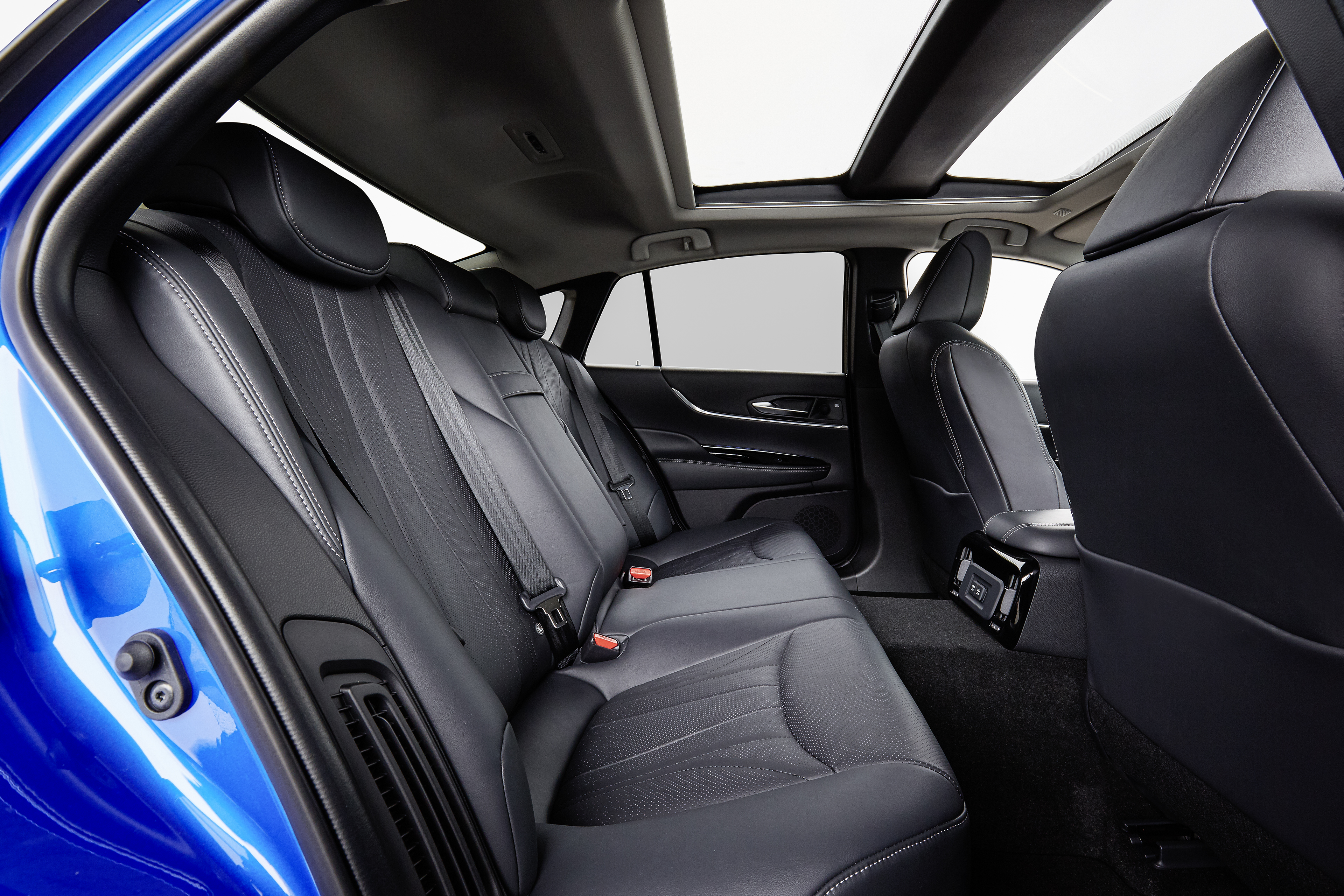 Hinten wird es für großgewachsene Personen eng. Foto: © Toyota Hinten wird es für großgewachsene Personen eng. Foto: © Toyota