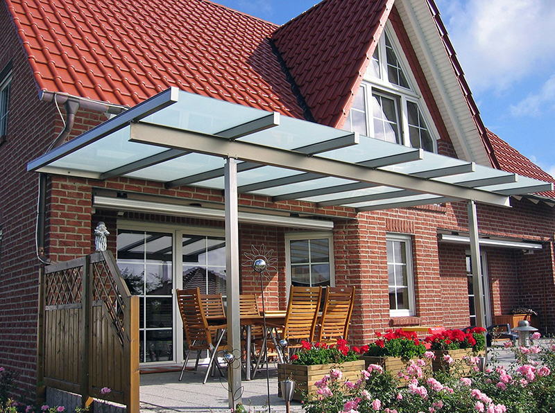 Ein zusätzlicher offener Raum kann am Haus oder an der Wohnung geschaffen werden. Foto: © BF/Glas Trösch Sanco Beratung