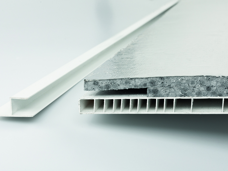 Der Rollladenkastendeckel nach Maß sorgt mit seiner alukaschierten EPS-Dämmung für eine saubere Abdeckung und erweiterten Wärmeschutz. Foto: © Schellenberg Professional