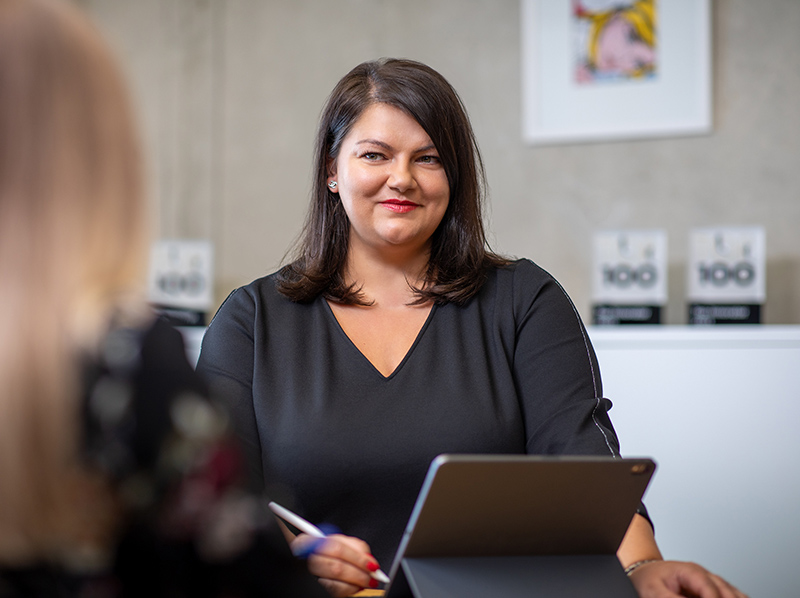 Ramona Meinzer ist seit 1. Oktober 2021 Alleingeschäftsführerin der Aumüller Aumatic GmbH. Foto: © Aumüller Aumatic GmbH