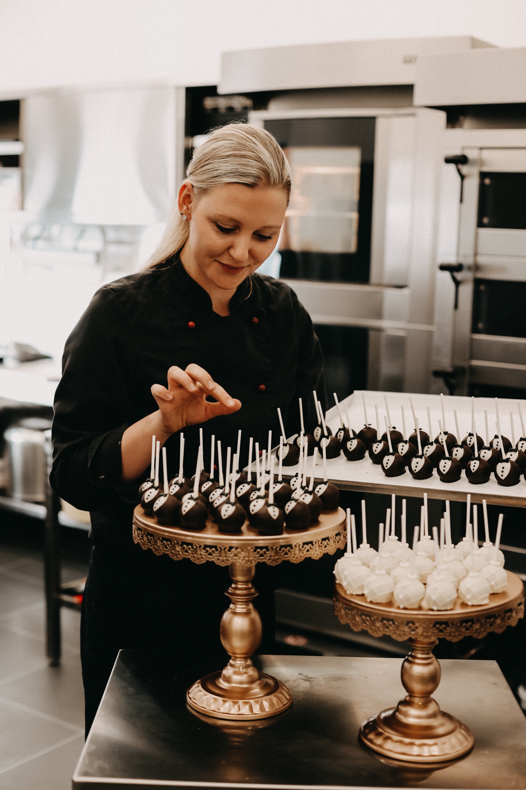 Caroline Schwanbeck bietet ihre süßen Köstlichkeiten seit letztem Sommer auch imOnline-Shop an. Foto: © Katharina Koch